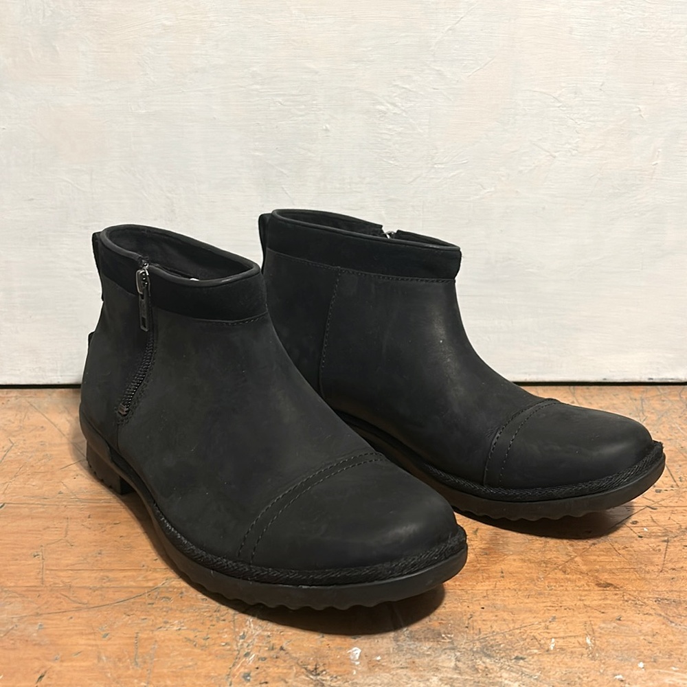 Ugg waterproof booties size 8